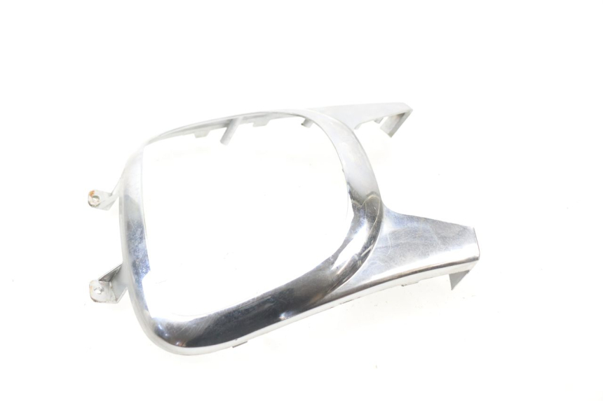 photo de Giunzione carenatura posteriore inferiore RAZZO VENICE 50 (2009 - 2014) - Primo piano tecnico