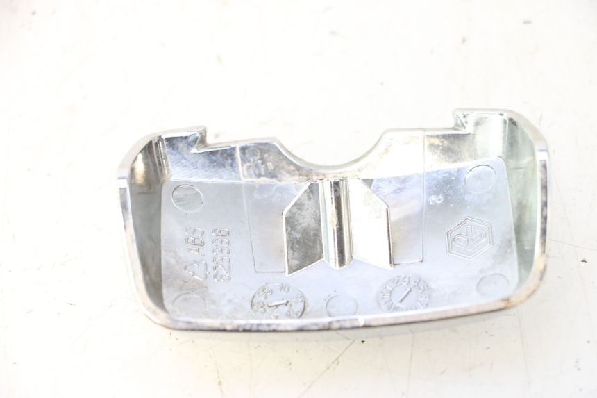photo de Giunzione carenatura posteriore inferiore PIAGGIO VESPA LX 2T 50 (2005 - 2013) - Zoom sullo stato d'uso