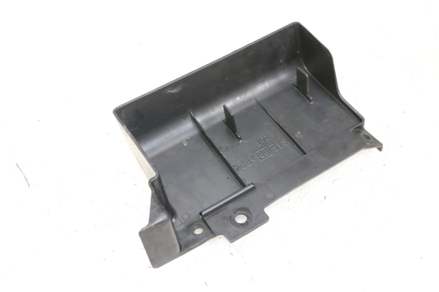 photo de Giunzione carenatura posteriore inferiore SUZUKI VL INTRUDER 125 (2004 - 2007) - Altra angolazione