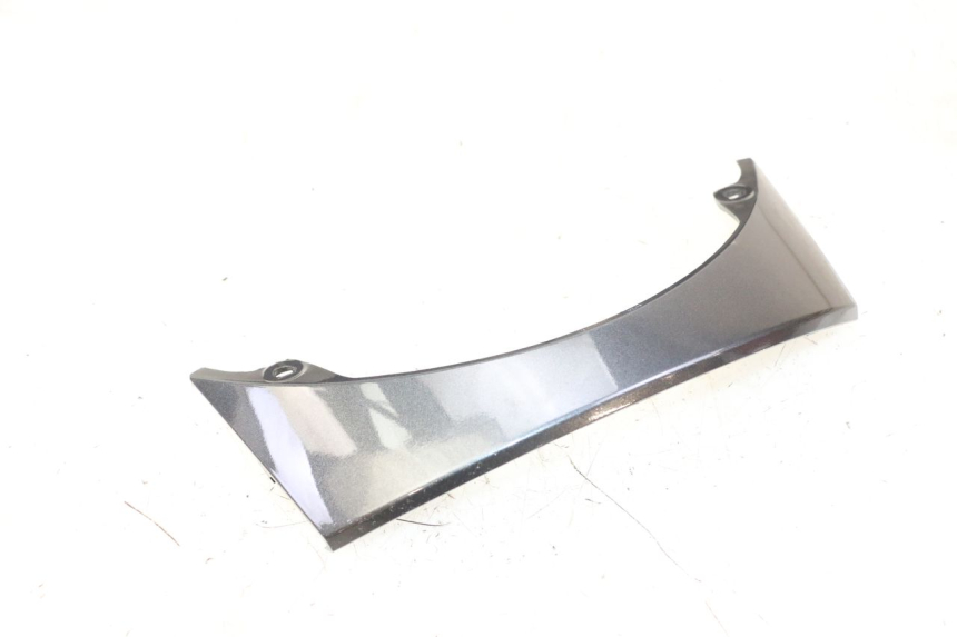 photo de Giunzione carenatura posteriore inferiore MBK WAAP 125 (2008 - 2013) - Primo piano tecnico