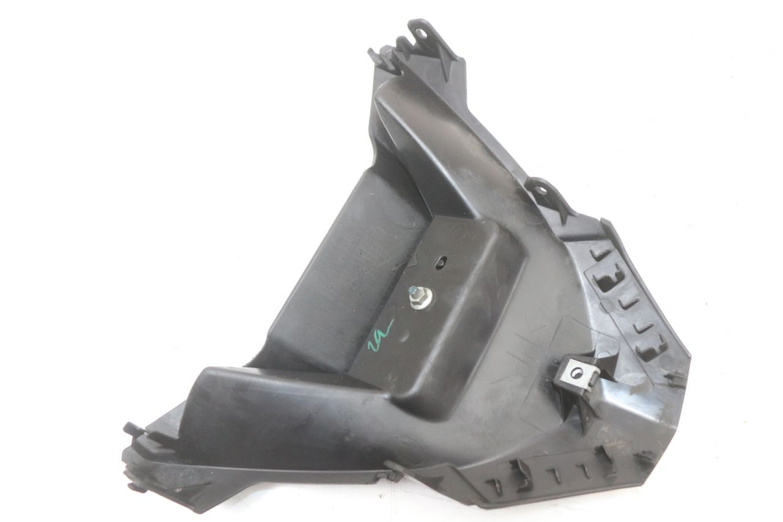 photo de GIUNZIONE PARAFANGO POSTERIORE INFERIORE YAMAHA XMAX X-MAX ABS 125 (2017 - 2020) - Vista d'insieme del prodotto