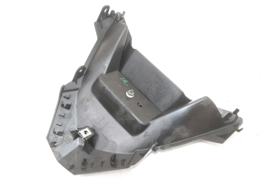 photo de GIUNZIONE PARAFANGO POSTERIORE INFERIORE YAMAHA XMAX X-MAX ABS 125 (2017 - 2020) - Dettagli dei punti di fissaggio