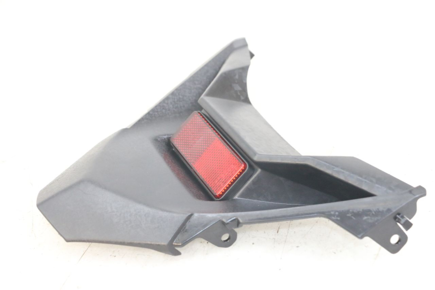 photo de GIUNZIONE PARAFANGO POSTERIORE INFERIORE YAMAHA XMAX X-MAX ABS 125 (2017 - 2020) - Altra angolazione