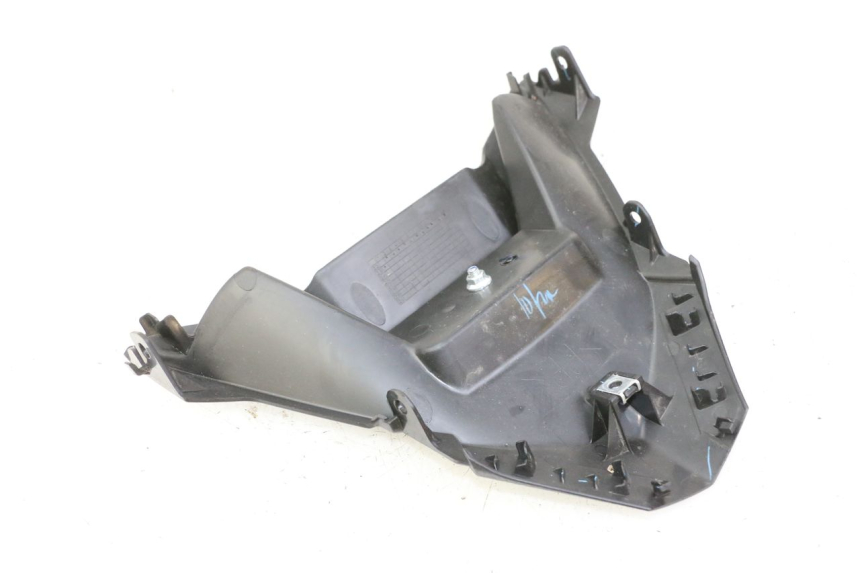photo de CARENA POSTERIORE CONGIUNZIONE INFERIORE YAMAHA XMAX X-MAX 125 (2021 - 2025) - Primo piano tecnico
