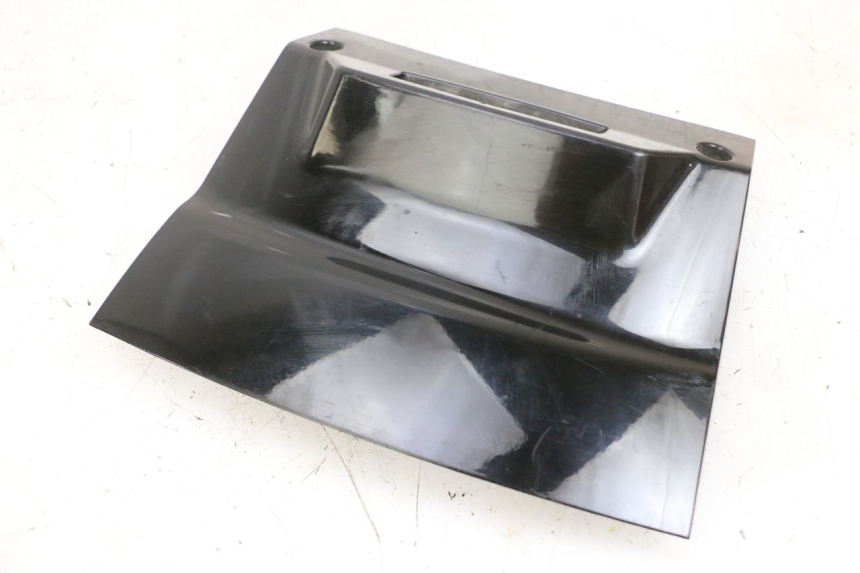 photo de Giunzione carenatura posteriore inferiore PIAGGIO X8 125 (2004 - 2007) - Dettaglio del componente