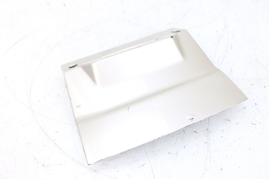 photo de Giunzione carenatura posteriore inferiore PIAGGIO X8 125 (2004 - 2007) - Vista principale