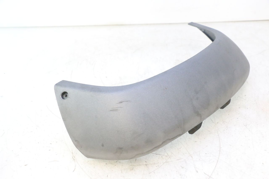 photo de CARENA POSTERIORE CONGIUNZIONE INFERIORE PIAGGIO X9 AMALFI 180 (2000 - 2003) - Zoom sullo stato d'uso
