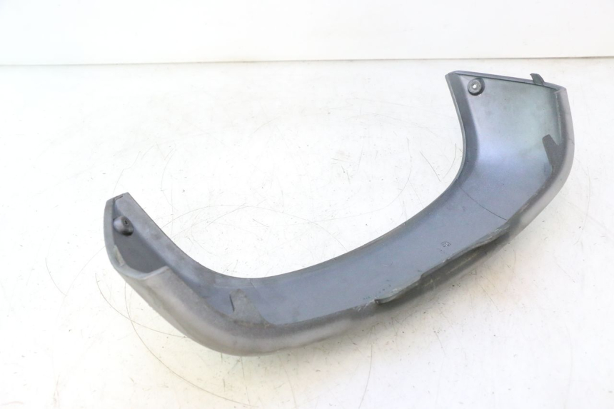 photo de CARENA POSTERIORE CONGIUNZIONE INFERIORE PIAGGIO X9 AMALFI 180 (2000 - 2003) - Dettagli dei punti di fissaggio