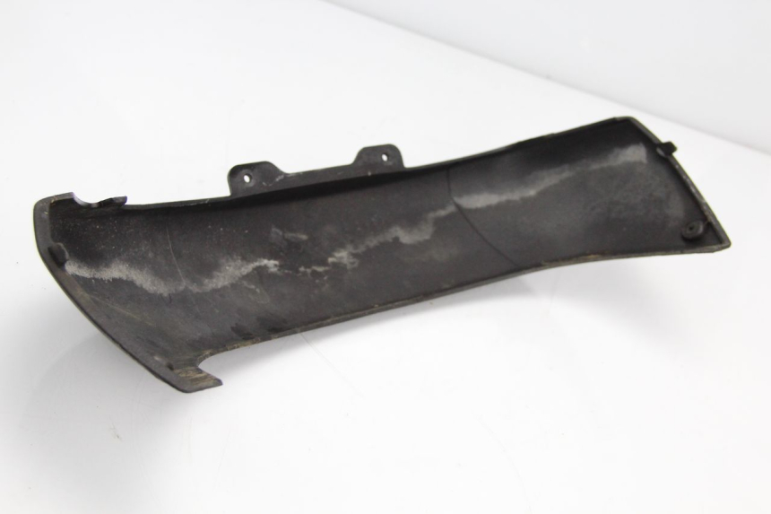 photo de Giunzione carenatura posteriore inferiore PIAGGIO X9 125 (2000 - 2003) - Primo piano tecnico