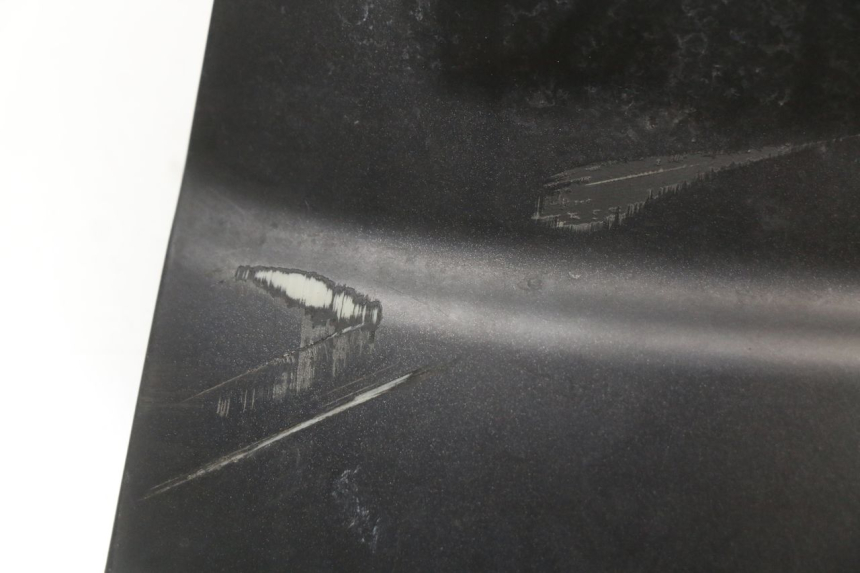 photo de GIUNZIONE PARAFANGO POSTERIORE INFERIORE PIAGGIO XEVO - X EVO 125 (2007 - 2017) - Dettaglio del componente