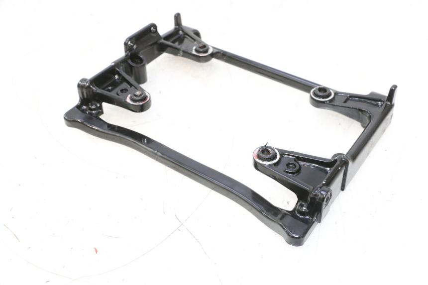 photo de CARENA POSTERIORE CONGIUNZIONE INFERIORE HONDA XRV AFRICA TWIN 750 (1990 - 1992) - Primo piano tecnico