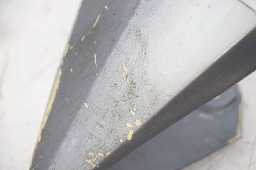 photo de CARENA POSTERIORE CONGIUNZIONE PEUGEOT JET FORCE CARBU 50 (2003 - 2016) - Zoom sullo stato d'uso