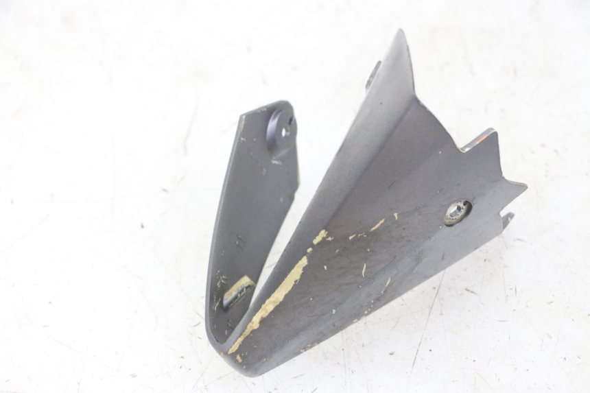 photo de CARENA POSTERIORE CONGIUNZIONE PEUGEOT JET FORCE CARBU 50 (2003 - 2016) - Primo piano tecnico