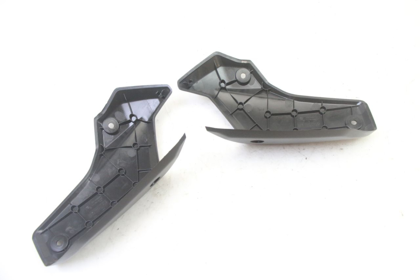 photo de GIUNZIONE PARAFANGO POSTERIORE PEUGEOT KISBEE 4T 50 (2018 - 2022) - Vista d'insieme del prodotto