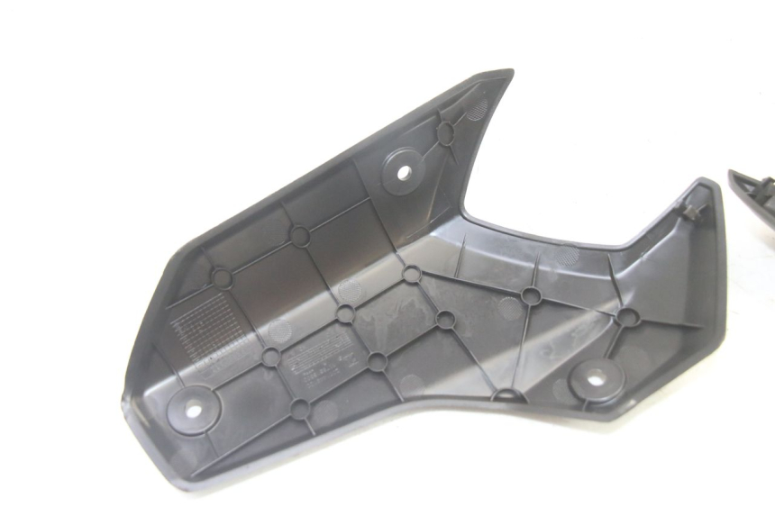 photo de GIUNZIONE PARAFANGO POSTERIORE PEUGEOT KISBEE 4T 50 (2018 - 2022) - Altra angolazione