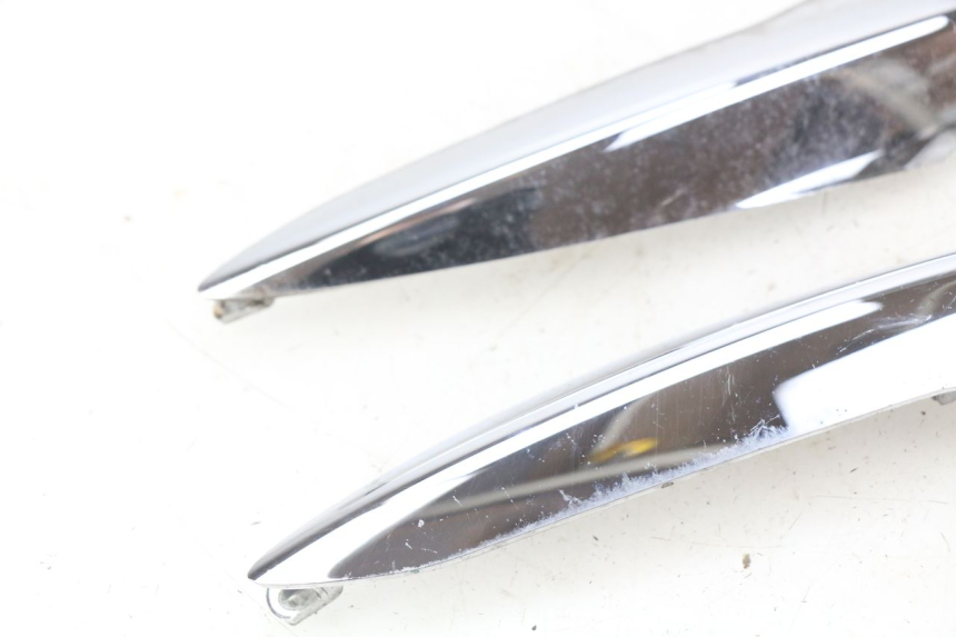 photo de GIUNZIONE PARAFANGO POSTERIORE PIAGGIO LIBERTY IGET 4T 50 (2015 - 2020) - Stato della superficie e materiale