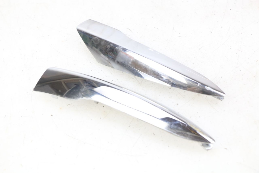 photo de GIUNZIONE PARAFANGO POSTERIORE PIAGGIO LIBERTY IGET 4T 50 (2015 - 2020) - Altra angolazione