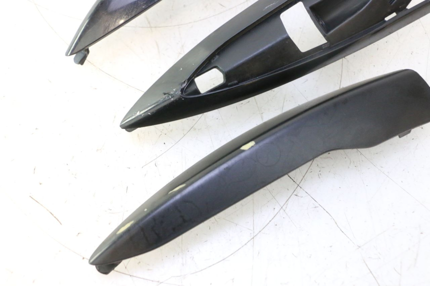 photo de CARENA POSTERIORE CONGIUNZIONE PIAGGIO LIBERTY IGET 4T 50 (2021 - 2025) - Altra angolazione