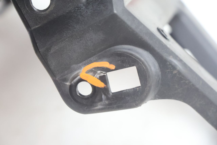 photo de CARENA POSTERIORE CONGIUNZIONE PEUGEOT LUDIX BLASTER 50 (2006 - 2014) - Primo piano tecnico