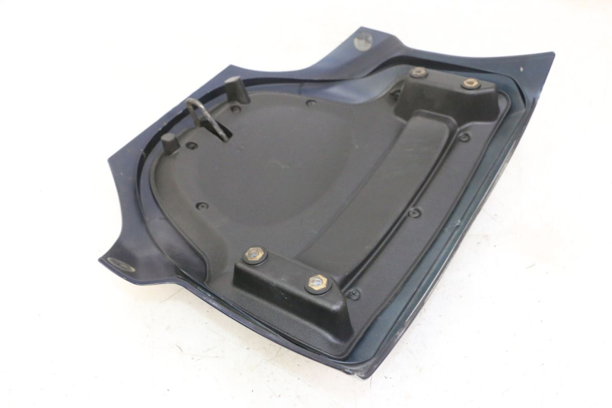 photo de CARENA POSTERIORE CONGIUNZIONE PIAGGIO MP3 LT 300 (2010 - 2016) - Caratteristiche distintive