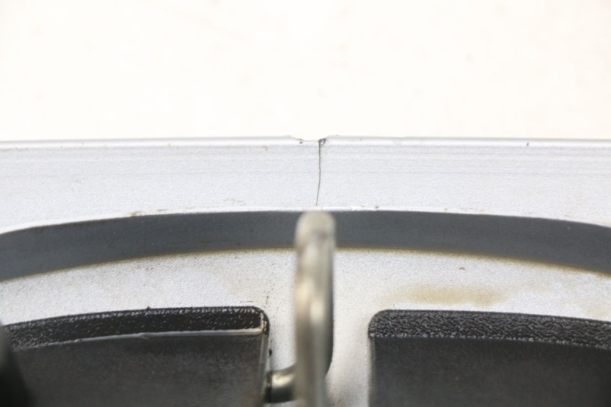 photo de GIUNZIONE PARAFANGO POSTERIORE PIAGGIO MP3 125 (2006 - 2014) - Zoom sullo stato d'uso