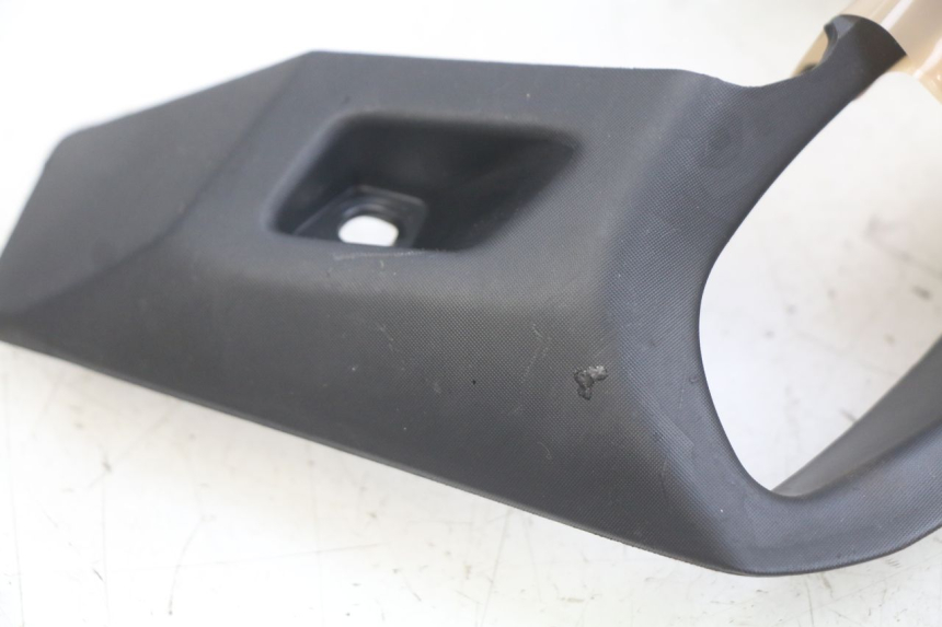 photo de GIUNZIONE PARAFANGO POSTERIORE YAMAHA MT ABS 125 (2014 - 2018) - Dettaglio del componente