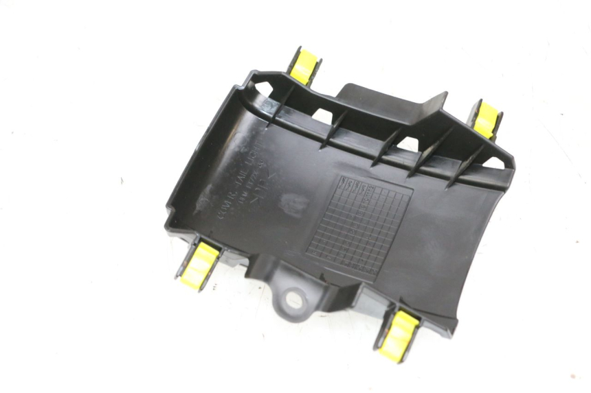 photo de CARENA POSTERIORE CONGIUNZIONE YAMAHA NEO'S CORE 1 (2022 - 2026) - Zoom sullo stato d'uso