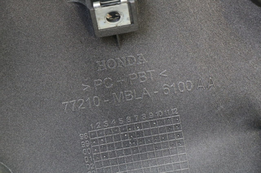 photo de CARENA POSTERIORE CONGIUNZIONE HONDA NTV DEAUVILLE 650 (2001 - 2006) - Stato della superficie e materiale