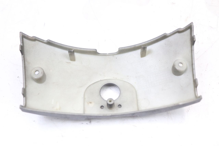 photo de CARENA POSTERIORE CONGIUNZIONE PEUGEOT DJANGO 125 (2014 - 2017) - Zoom sullo stato d'uso