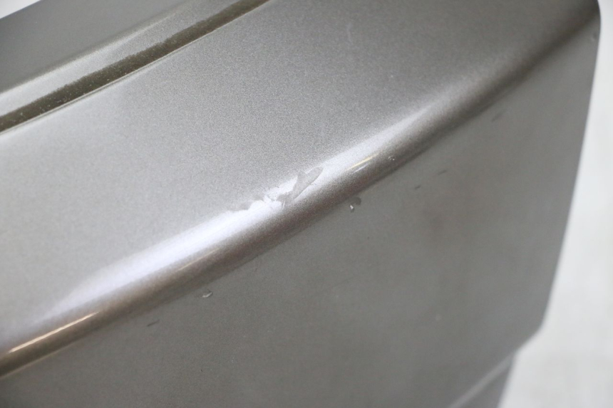 photo de CARENA POSTERIORE CONGIUNZIONE PEUGEOT SATELIS 125 (2013 - 2018) - Dettaglio del componente