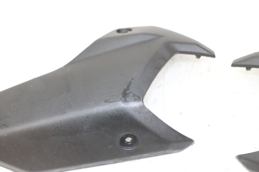 photo de CARENA POSTERIORE CONGIUNZIONE PEUGEOT STREETZONE 4T 50 (2018 - 2023) - Primo piano tecnico