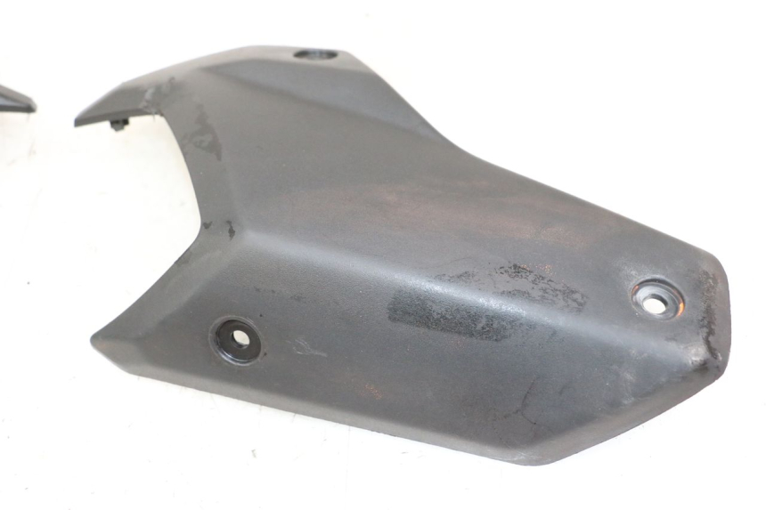 photo de CARENA POSTERIORE CONGIUNZIONE PEUGEOT STREETZONE 4T 50 (2018 - 2023) - Dettagli dei punti di fissaggio