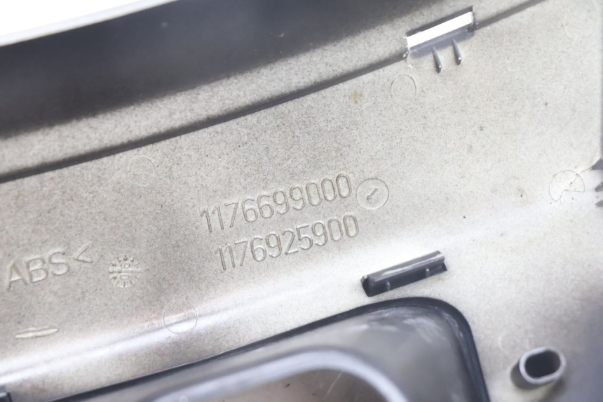 photo de GIUNZIONE PARAFANGO POSTERIORE PEUGEOT SATELIS 125 (2006 - 2009) - Stato della superficie e materiale