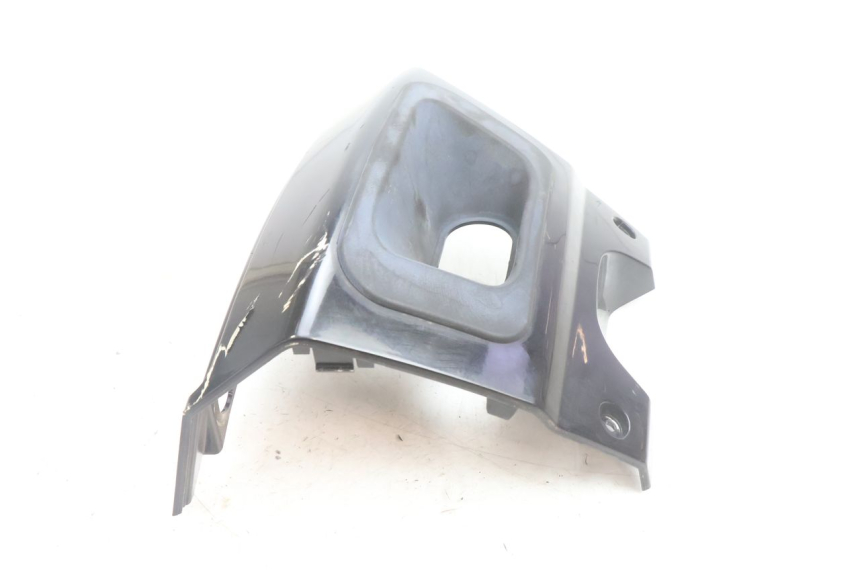 photo de GIUNZIONE PARAFANGO POSTERIORE PEUGEOT SATELIS 125 (2006 - 2009) - Zoom sullo stato d'uso