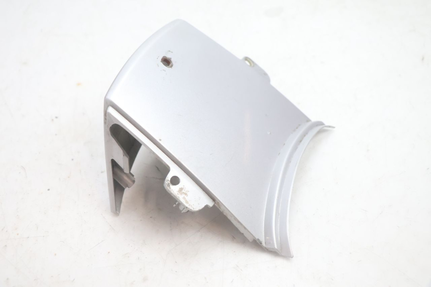 photo de GIUNZIONE PARAFANGO POSTERIORE HONDA SCV LEAD 100 (2003 - 2007) - Zoom sullo stato d'uso