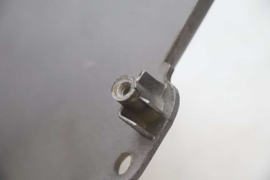 photo de GIUNZIONE PARAFANGO POSTERIORE HONDA SCV LEAD 100 (2003 - 2007) - Dettagli dei punti di fissaggio