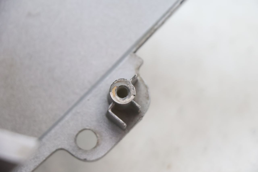 photo de GIUNZIONE PARAFANGO POSTERIORE HONDA SCV LEAD 100 (2003 - 2007) - Stato della superficie e materiale