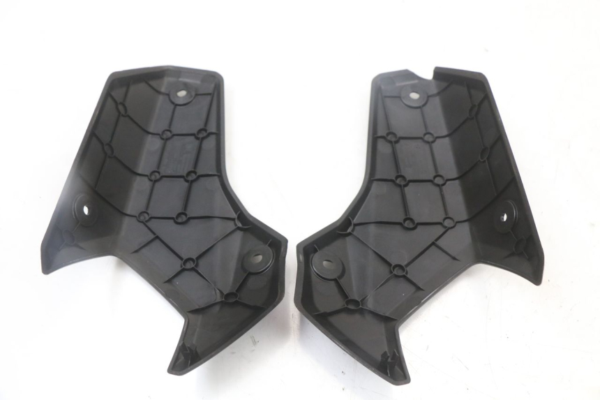 photo de CARENA POSTERIORE CONGIUNZIONE PEUGEOT STREETZONE 2T 50 (2014 - 2019) - Dettaglio del componente