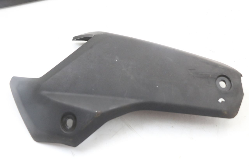 photo de CARENA POSTERIORE CONGIUNZIONE PEUGEOT STREETZONE 2T 50 (2014 - 2019) - Zoom sullo stato d'uso