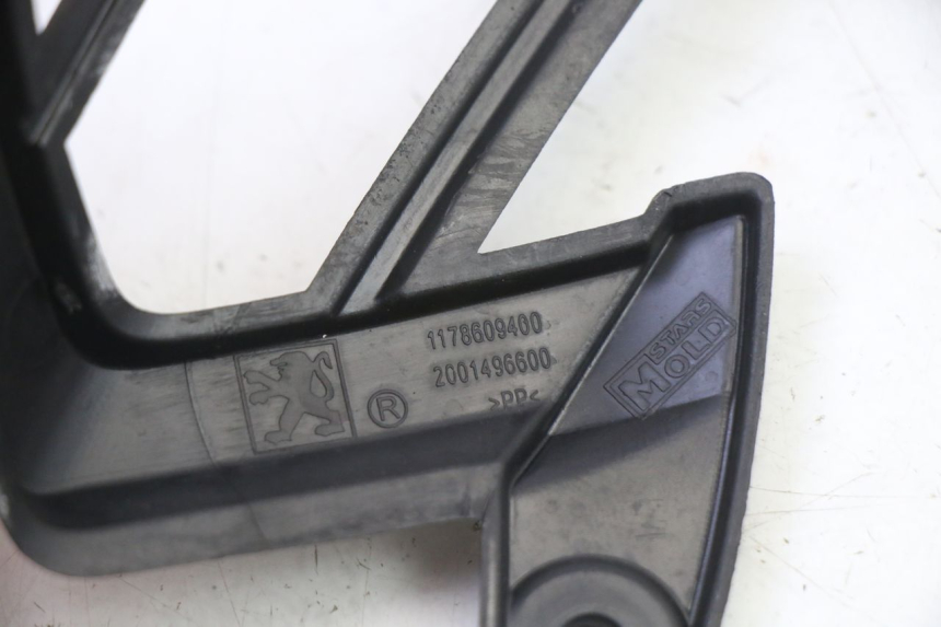 photo de CARENA POSTERIORE CONGIUNZIONE PEUGEOT STREETZONE I NAKED 2T 50 (2018 - 2020) - Primo piano tecnico