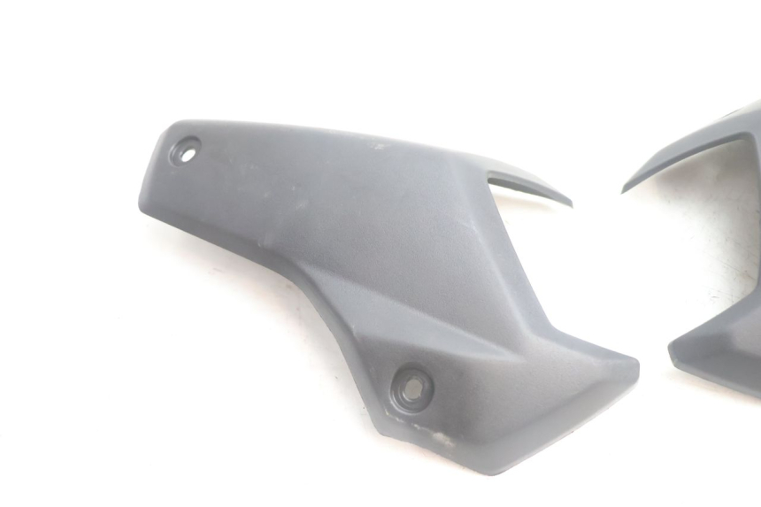 photo de CARENA POSTERIORE CONGIUNZIONE PEUGEOT STREETZONE NAKED 2T 50 (2014 - 2018) - Dettaglio del componente