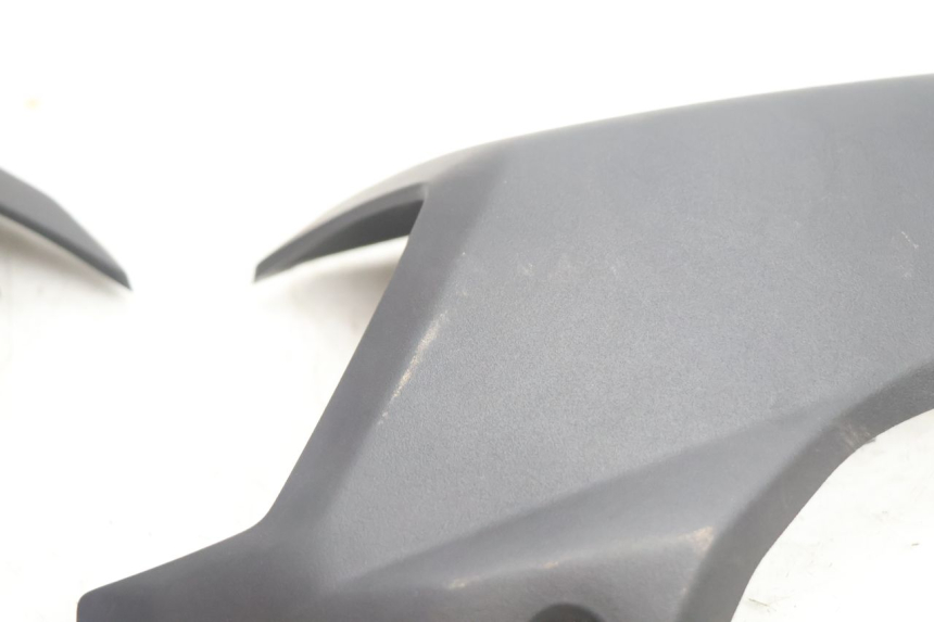 photo de CARENA POSTERIORE CONGIUNZIONE PEUGEOT STREETZONE NAKED 2T 50 (2014 - 2018) - Dettagli dei punti di fissaggio