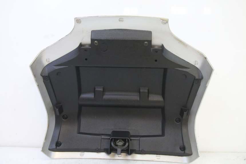 photo de CARENA POSTERIORE CONGIUNZIONE PIAGGIO SUPER LX 125 (2000 - 2003) - Dettagli dei punti di fissaggio