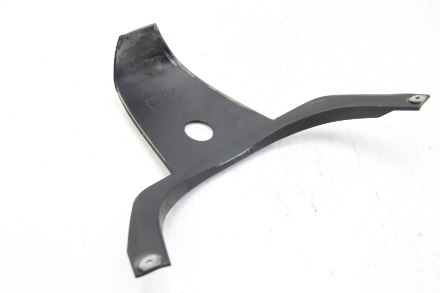 photo de GIUNZIONE PARAFANGO POSTERIORE SUPERIORE PIAGGIO BEVERLY 125 (2010 - 2015) - Primo piano tecnico