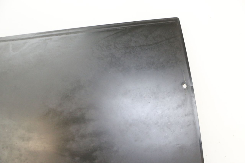 photo de Giunzione carenatura posteriore superiore BMW C1 125 (2000 - 2003) - Altra vista dell'articolo