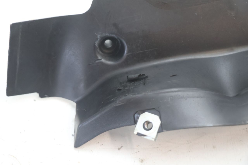 photo de Giunzione carenatura posteriore superiore BMW C SPORT 650 (2015 - 2021) - Dettaglio del componente