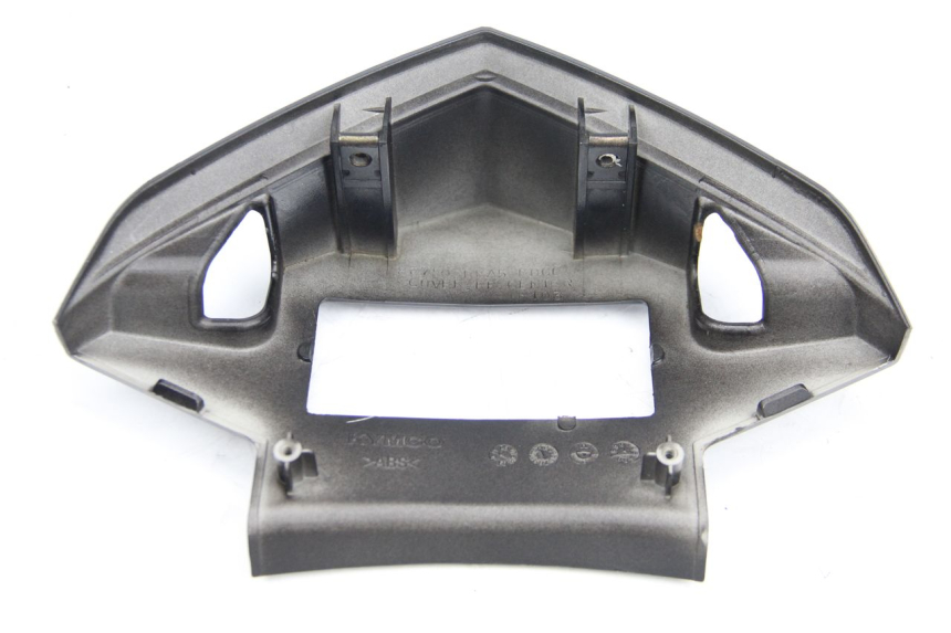 photo de Giunzione carenatura posteriore superiore KYMCO DINK 4T 50 (2007 - 2018) - Altra angolazione