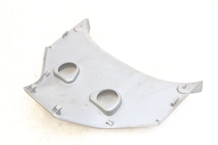 photo de GIUNZIONE PARAFANGO POSTERIORE SUPERIORE KYMCO DOWNTOWN ABS 125 (2015 - 2017) - Primo piano tecnico