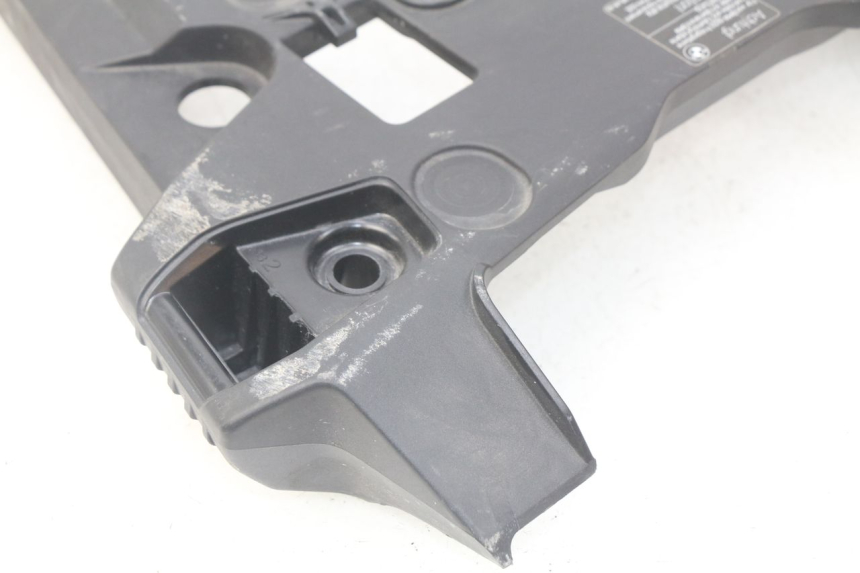 photo de Giunzione carenatura posteriore superiore BMW F GS K81 850 (2018 - 2023) - Zoom sullo stato d'uso