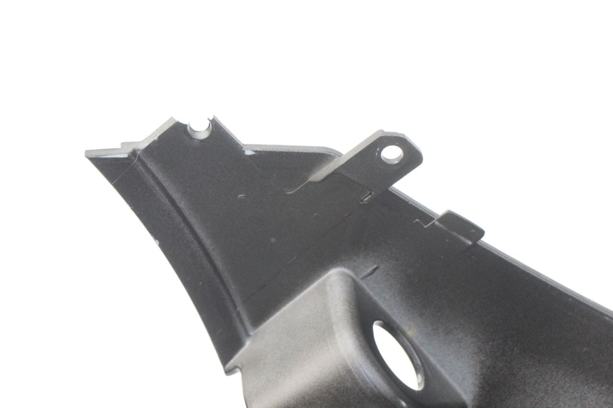 photo de Giunzione carenatura posteriore superiore SYM FIDDLE 3 III 125 (2014 - 2020) - Dettaglio del componente